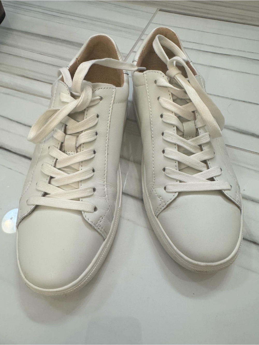 Classic Women’s White Leather Everyday Sneakers Size 6